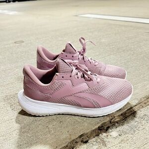 Reebok sneakers 7.5